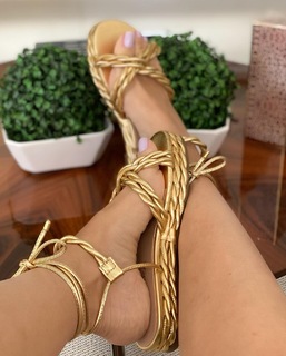 Cláudia Citroni feet photo thumbnail