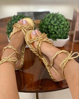 Cláudia Citroni feet photo thumbnail