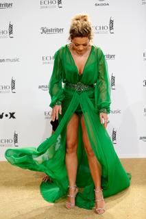 Rita Ora feet photo thumbnail