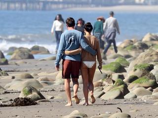 Jordana Brewster feet photo thumbnail