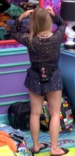 Carla Diaz feet photo thumbnail