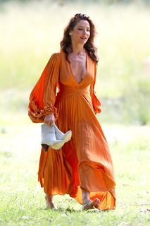 Elsa Pataky feet photo thumbnail