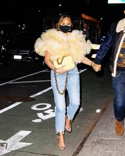 Chrissy Teigen feet photo thumbnail