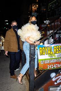 Chrissy Teigen feet photo thumbnail