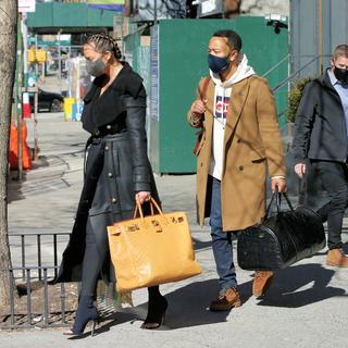 Chrissy Teigen feet photo thumbnail
