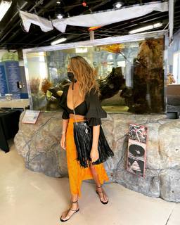 Chrissy Teigen feet photo thumbnail