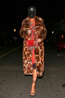 Rihanna feet photo thumbnail