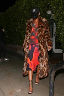 Rihanna feet photo thumbnail