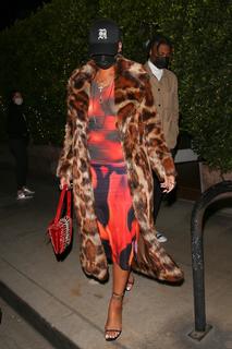 Rihanna feet photo thumbnail