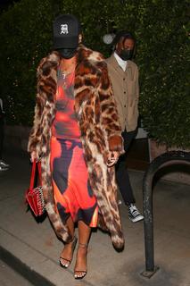 Rihanna feet photo thumbnail