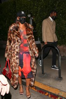 Rihanna feet photo thumbnail