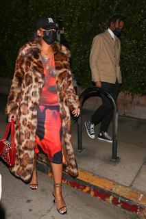 Rihanna feet photo thumbnail