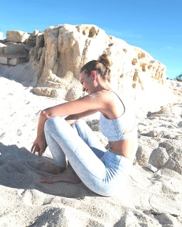 Josephine Skriver feet photo thumbnail
