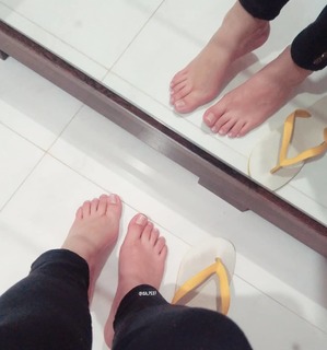 Isa Pes feet photo thumbnail