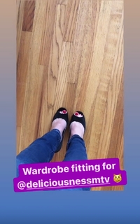 Angela Kinsey feet photo thumbnail