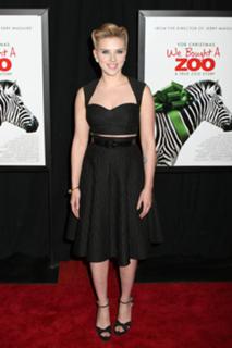 Scarlett Johansson feet photo thumbnail