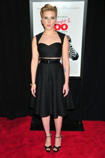 Scarlett Johansson feet photo thumbnail