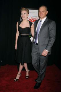 Scarlett Johansson feet photo thumbnail