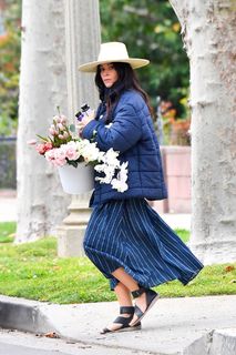 Abigail Spencer feet photo thumbnail