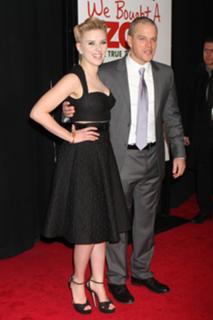 Scarlett Johansson feet photo thumbnail
