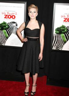 Scarlett Johansson feet photo thumbnail
