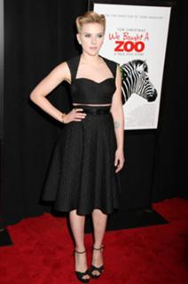 Scarlett Johansson feet photo thumbnail