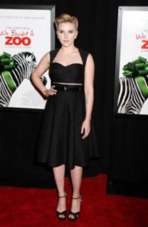 Scarlett Johansson feet photo thumbnail