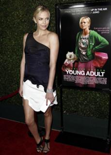 Charlize Theron feet photo thumbnail
