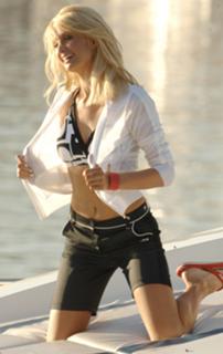 Paris Hilton feet photo thumbnail