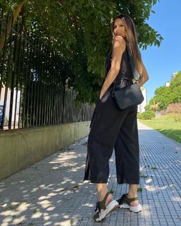 Carolina Ardohain feet photo thumbnail