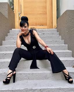 Maribel Guardia feet photo thumbnail