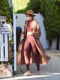 Taylor Hill feet photo thumbnail