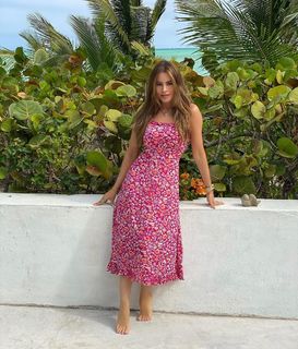 Sofía Vergara feet photo thumbnail