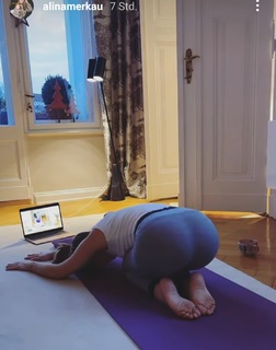 Alina Merkau feet photo thumbnail
