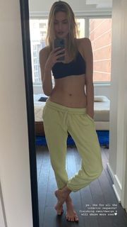 Martha Hunt feet photo thumbnail