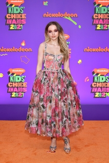 Dove Cameron feet photo thumbnail