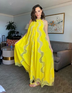 Gal Gadot feet photo thumbnail