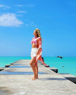Lívia Andrade feet photo thumbnail