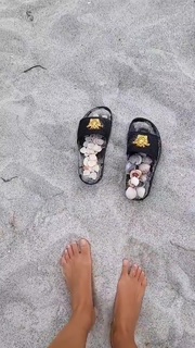 Lívia Andrade feet photo thumbnail