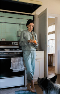 Adriene Mishler feet photo thumbnail