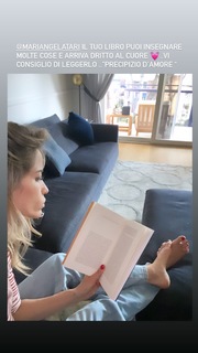 Elena Santarelli feet photo thumbnail
