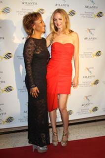 Heather Graham feet photo thumbnail