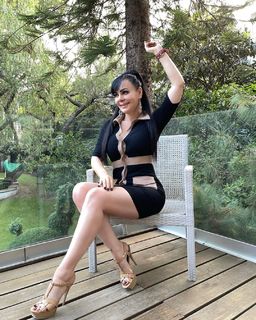 Maribel Guardia feet photo thumbnail