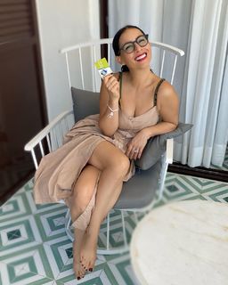 Claudia Lizaldi feet photo thumbnail