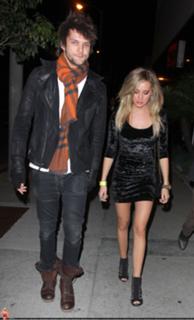 Ashley Tisdale feet photo thumbnail
