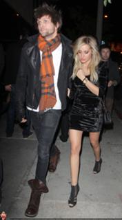 Ashley Tisdale feet photo thumbnail