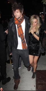 Ashley Tisdale feet photo thumbnail