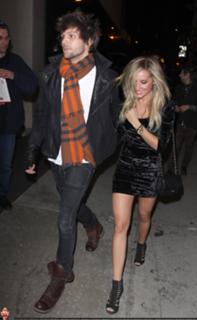 Ashley Tisdale feet photo thumbnail