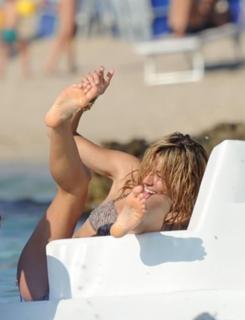 Sienna Miller feet photo thumbnail