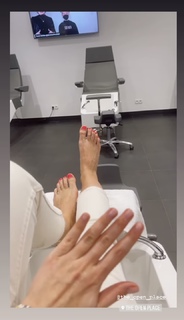 Klaudia Halejcio feet photo thumbnail